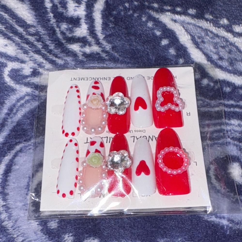 Red and White Heart Nail Set